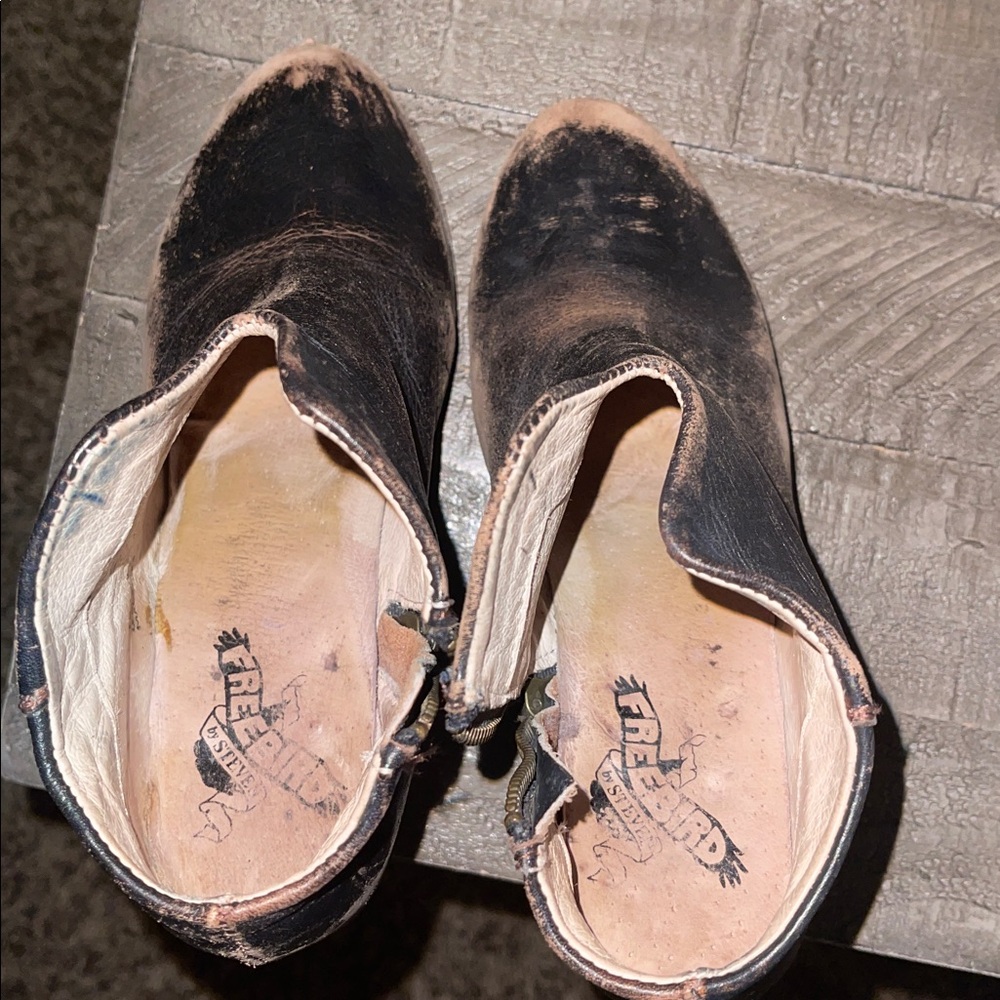 Freebird Detroit Booties
Freebird by Steven - Picture 13 of 16
